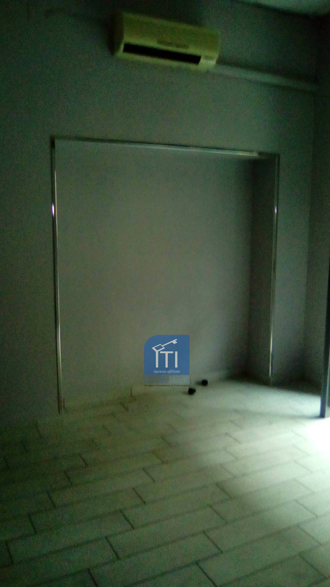 NEGOZIO in affitto a Sant'Antimo