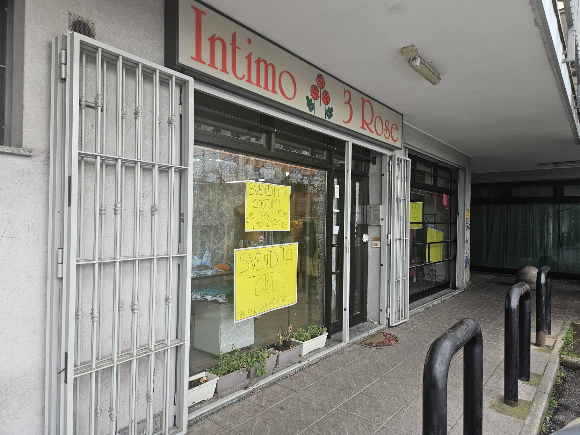 Negozio in affitto a Trezzano Rosa