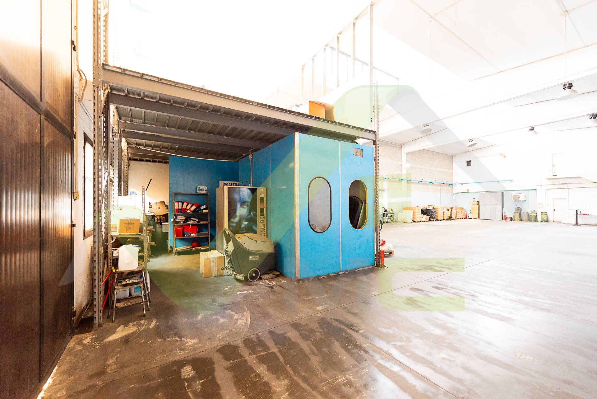 Capannone in vendita a Peschiera Borromeo