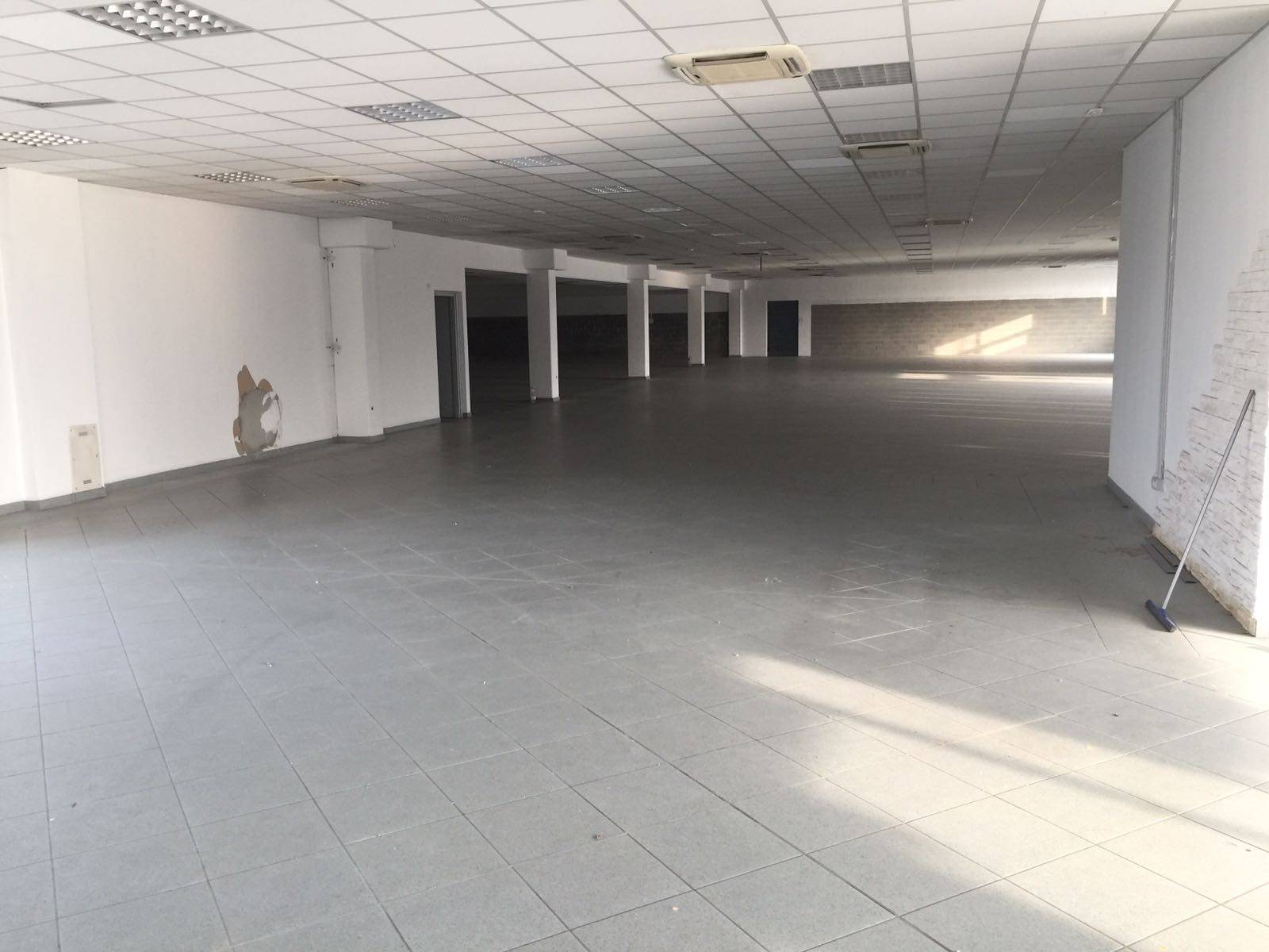 Negozio in vendita a Liscate