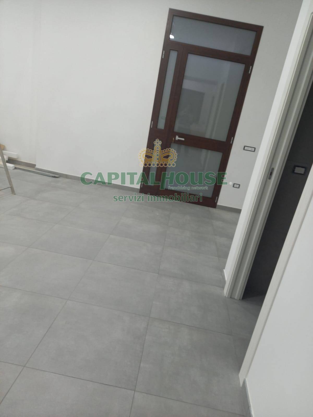 Ufficio in affitto a Castel Morrone, Castel Morrone