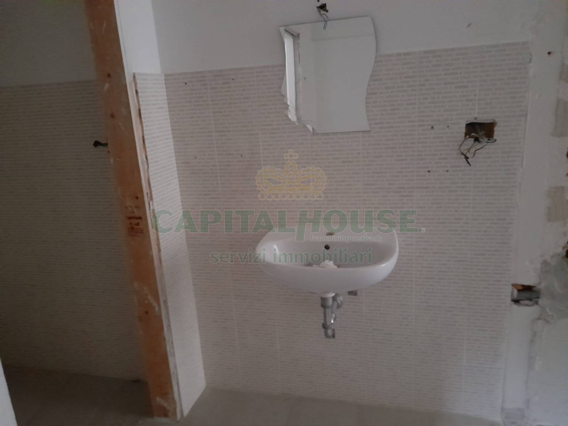 Commerciale in affitto a Caserta, Caserta 2 (Cerasola)