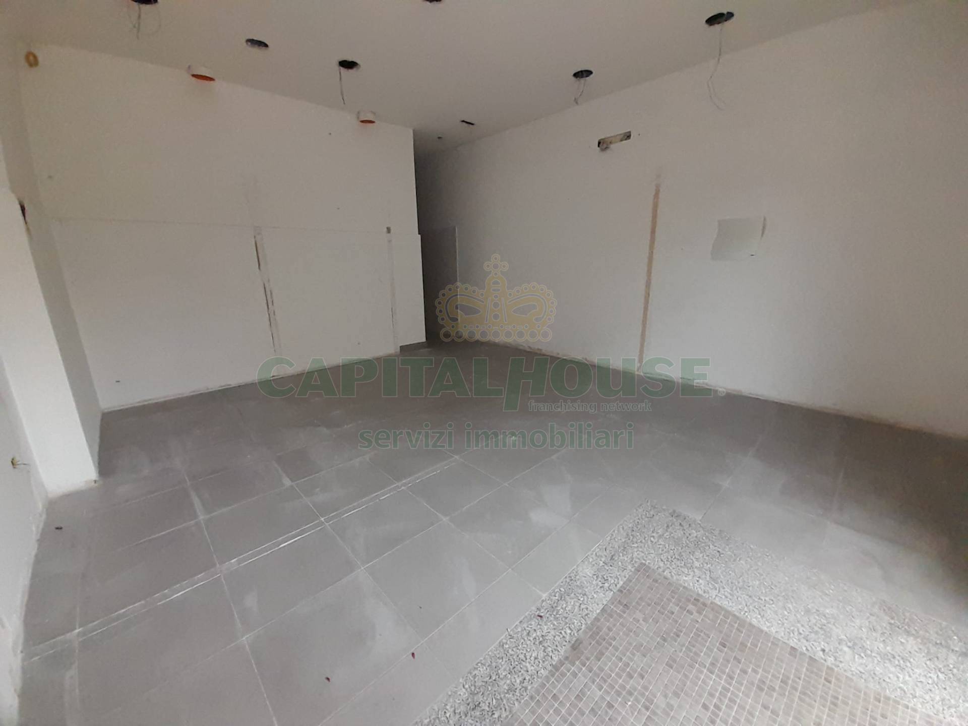 Commerciale in affitto a Caserta, Caserta 2 (Cerasola)