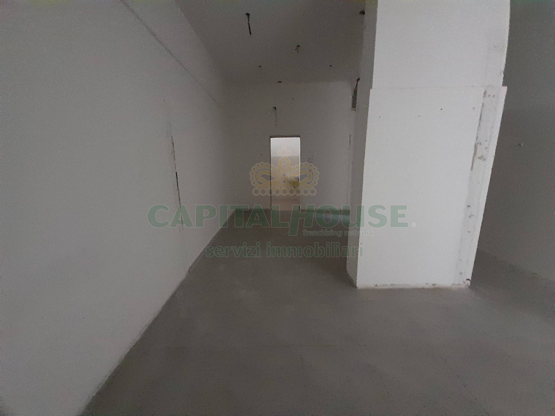 Commerciale in affitto a Caserta, Caserta 2 (Cerasola)