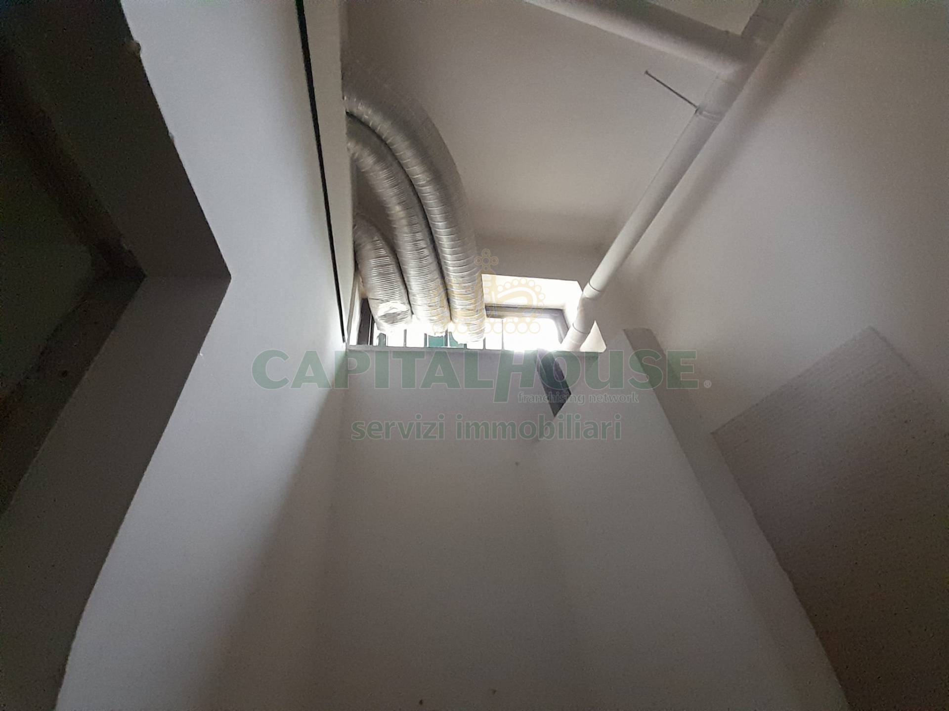 Commerciale in affitto a Caserta, Caserta 2 (Cerasola)