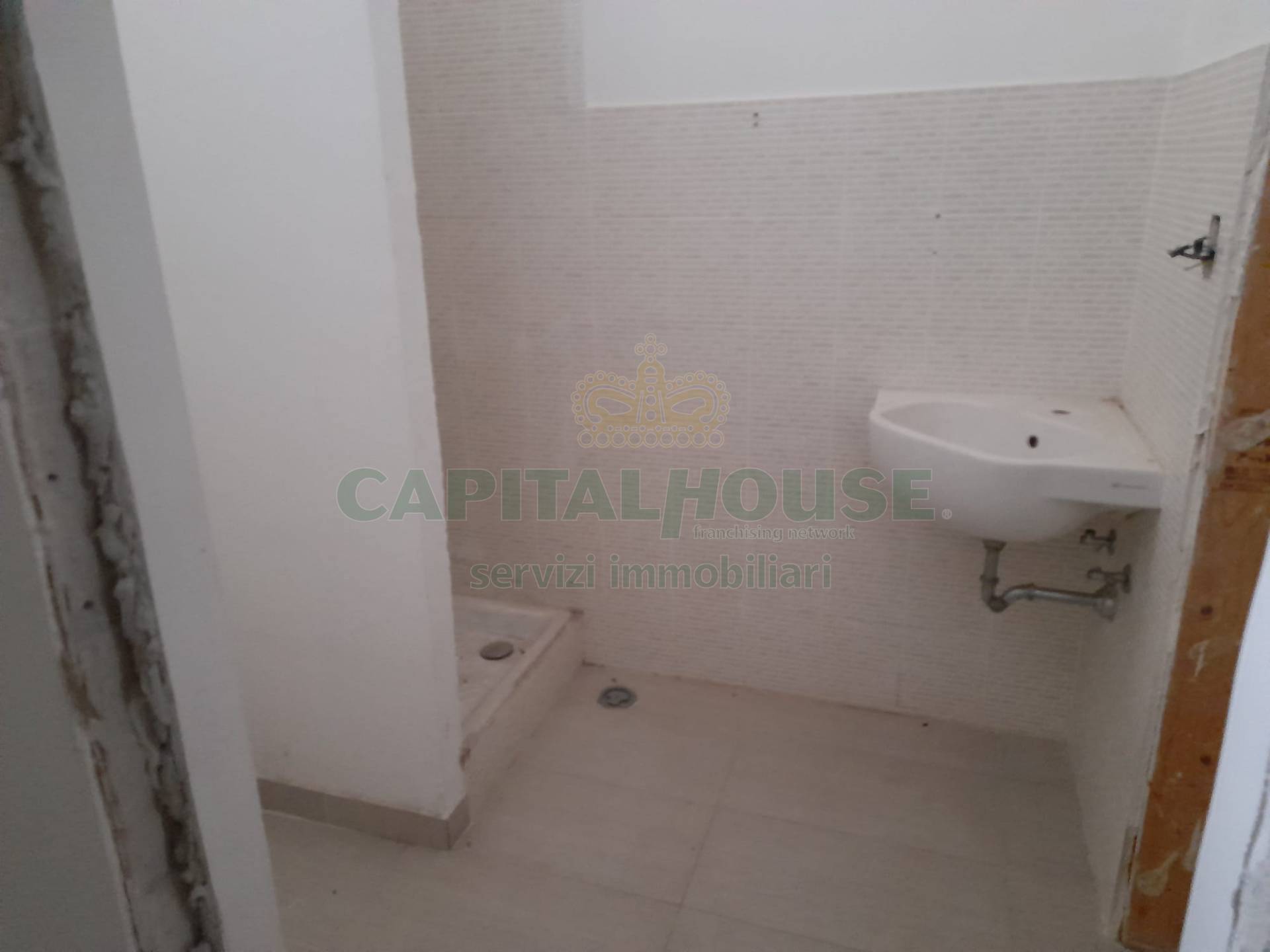 Commerciale in affitto a Caserta, Caserta 2 (Cerasola)