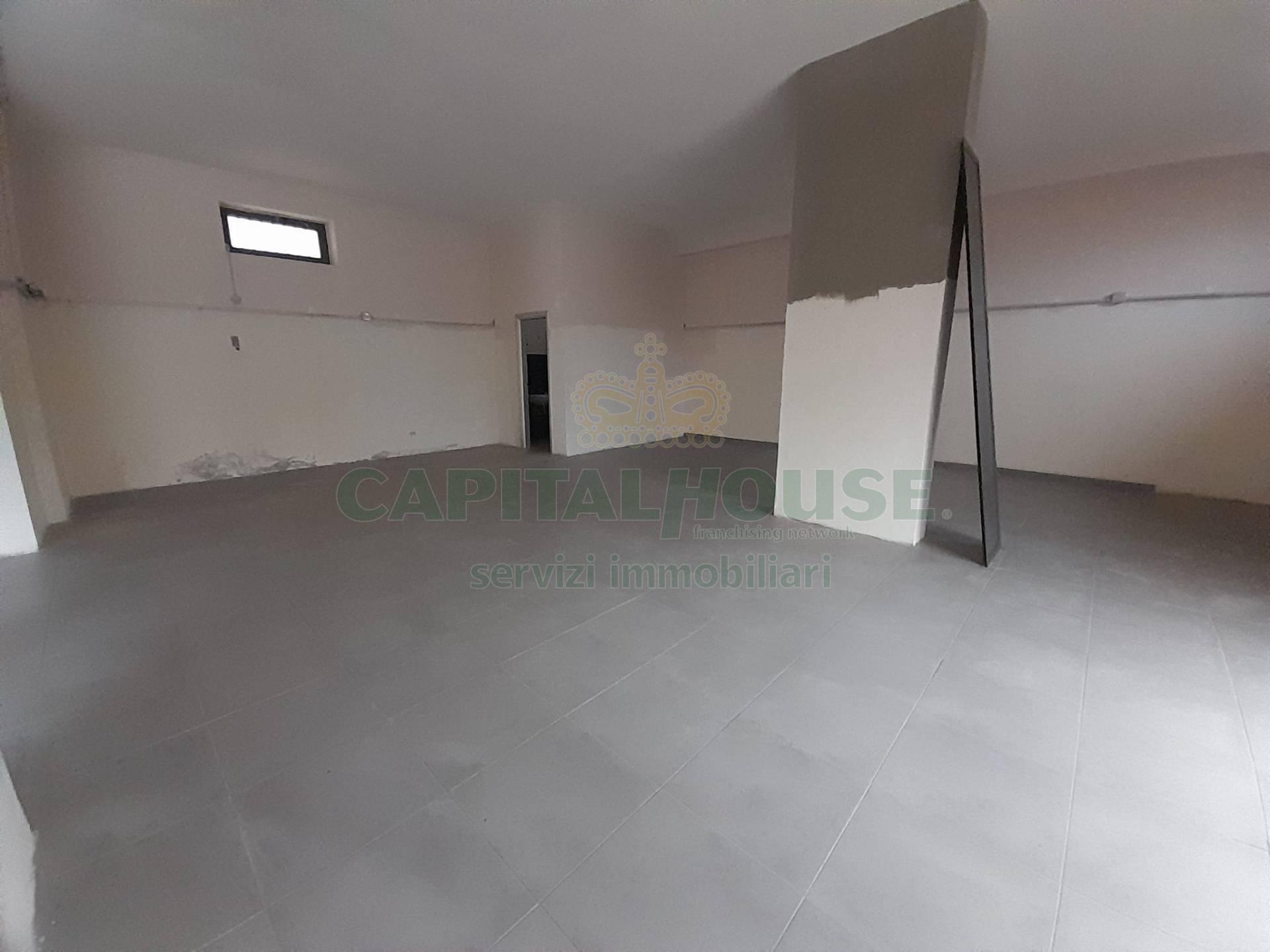 Commerciale in affitto a Caserta, Caserta 2 (Cerasola)