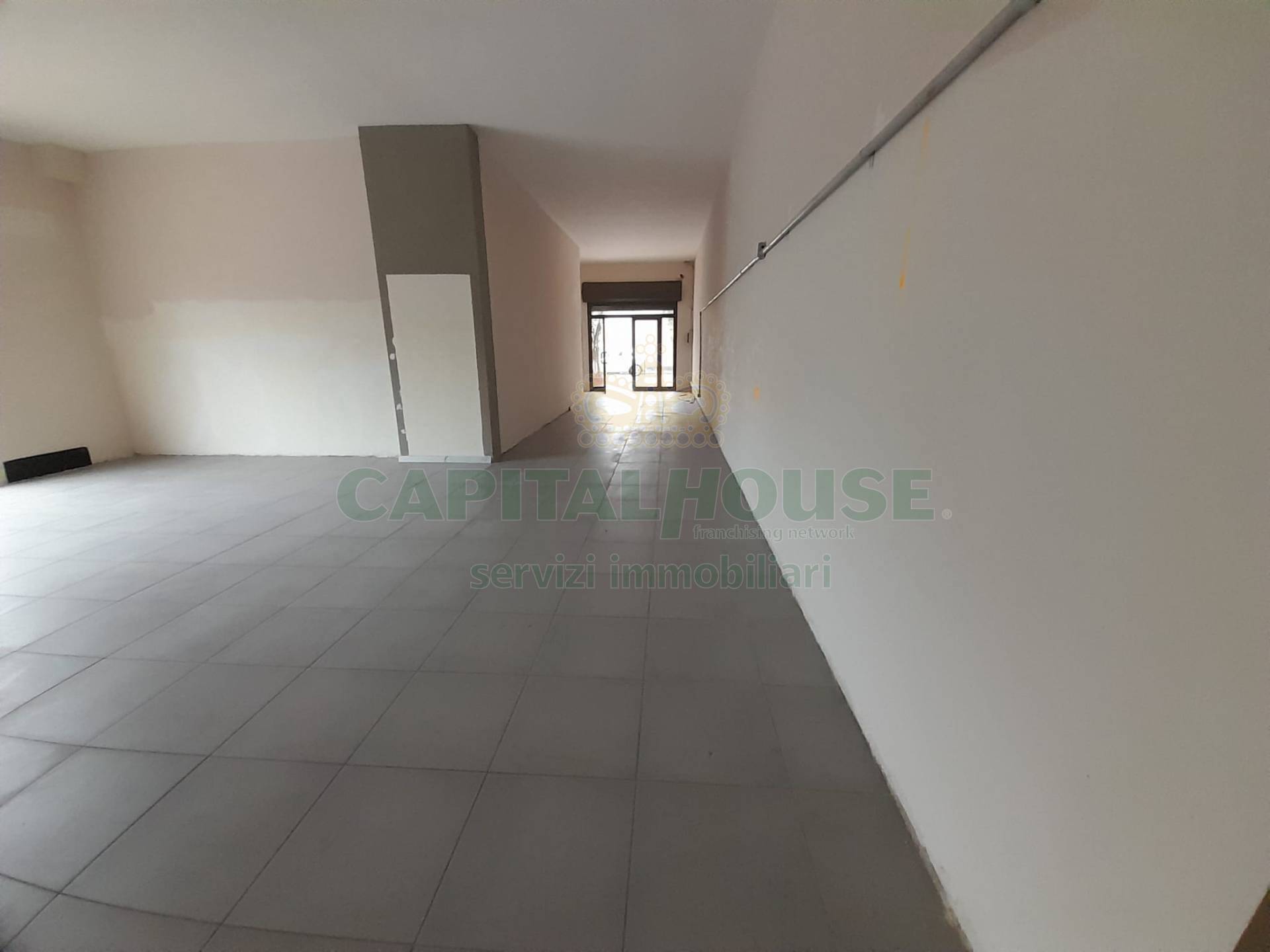 Commerciale in affitto a Caserta, Caserta 2 (Cerasola)