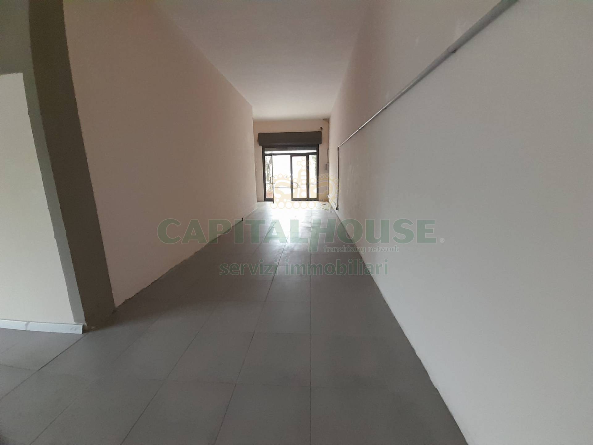 Commerciale in affitto a Caserta, Caserta 2 (Cerasola)