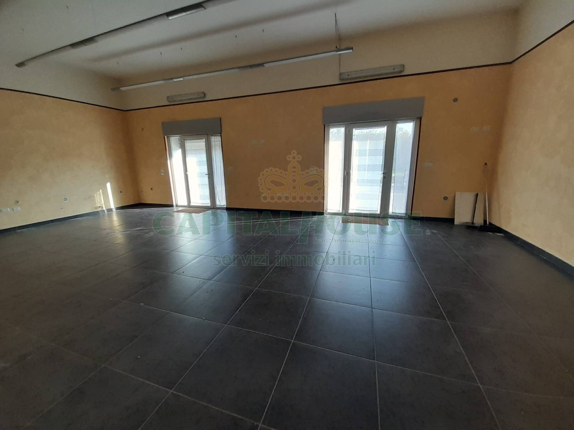 Commerciale in affitto a Casagiove