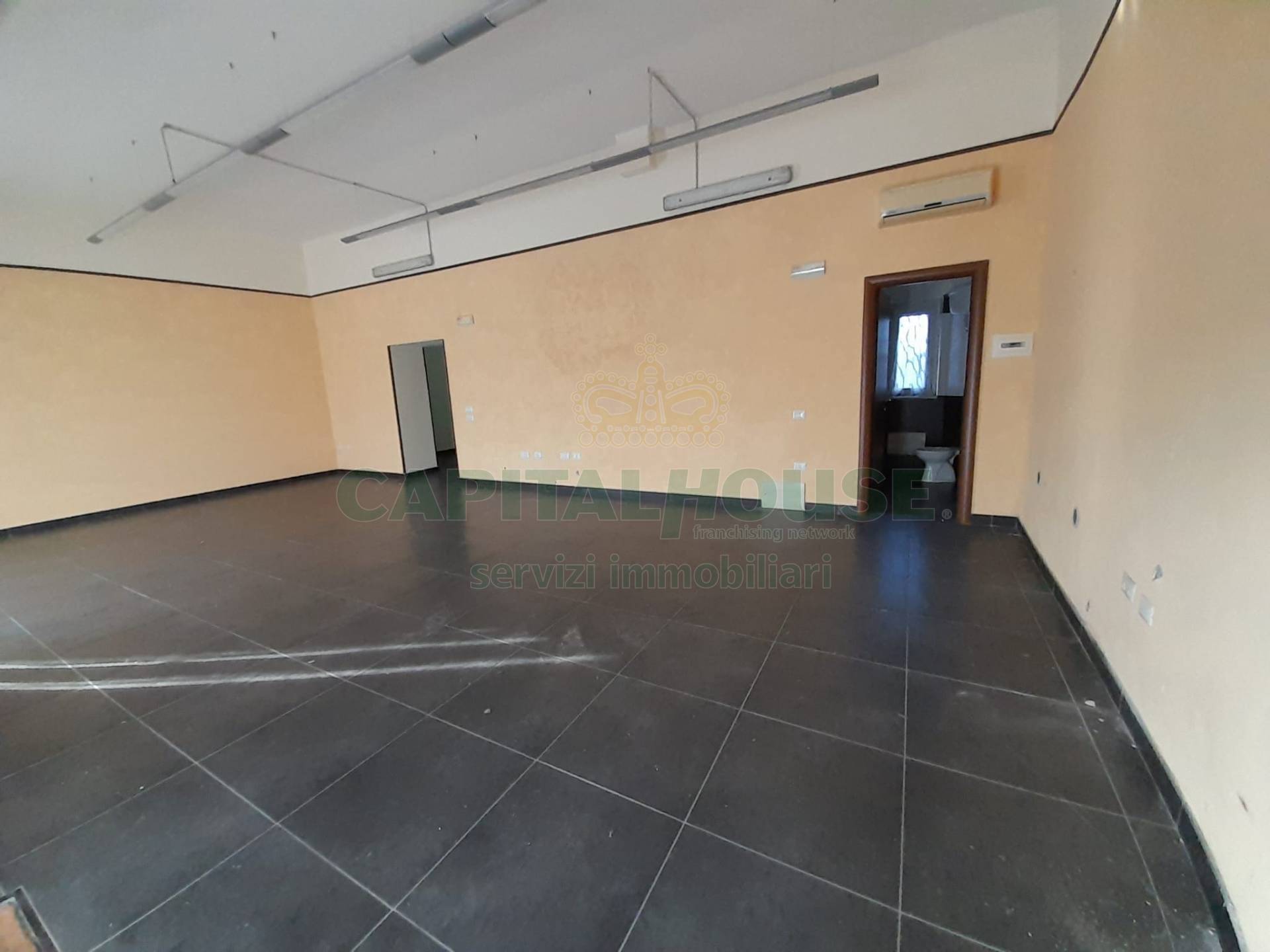 Commerciale in affitto a Casagiove