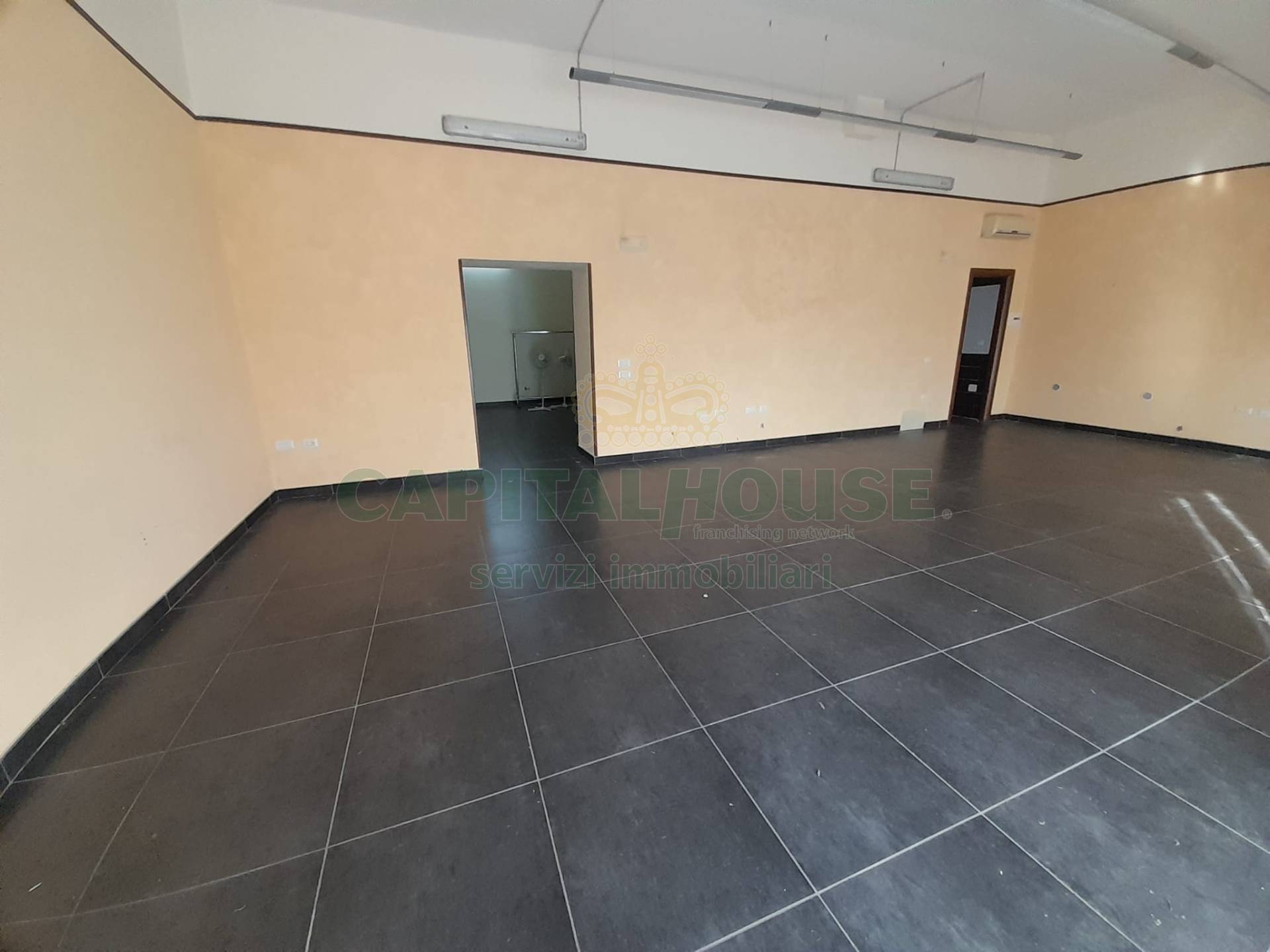 Commerciale in affitto a Casagiove