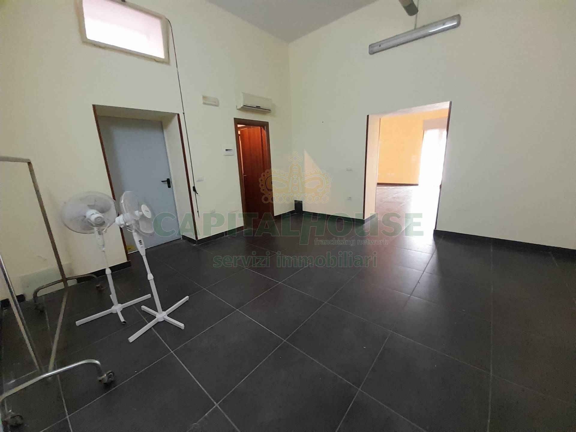 Commerciale in affitto a Casagiove