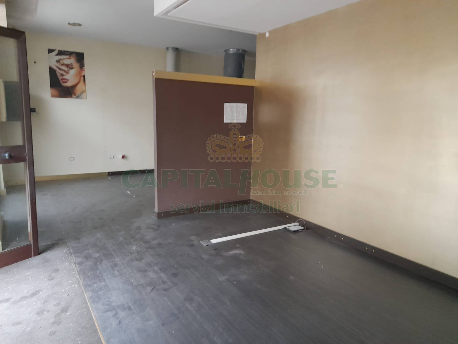 Commerciale in affitto a Caserta, Caserta 2 (Cerasola)