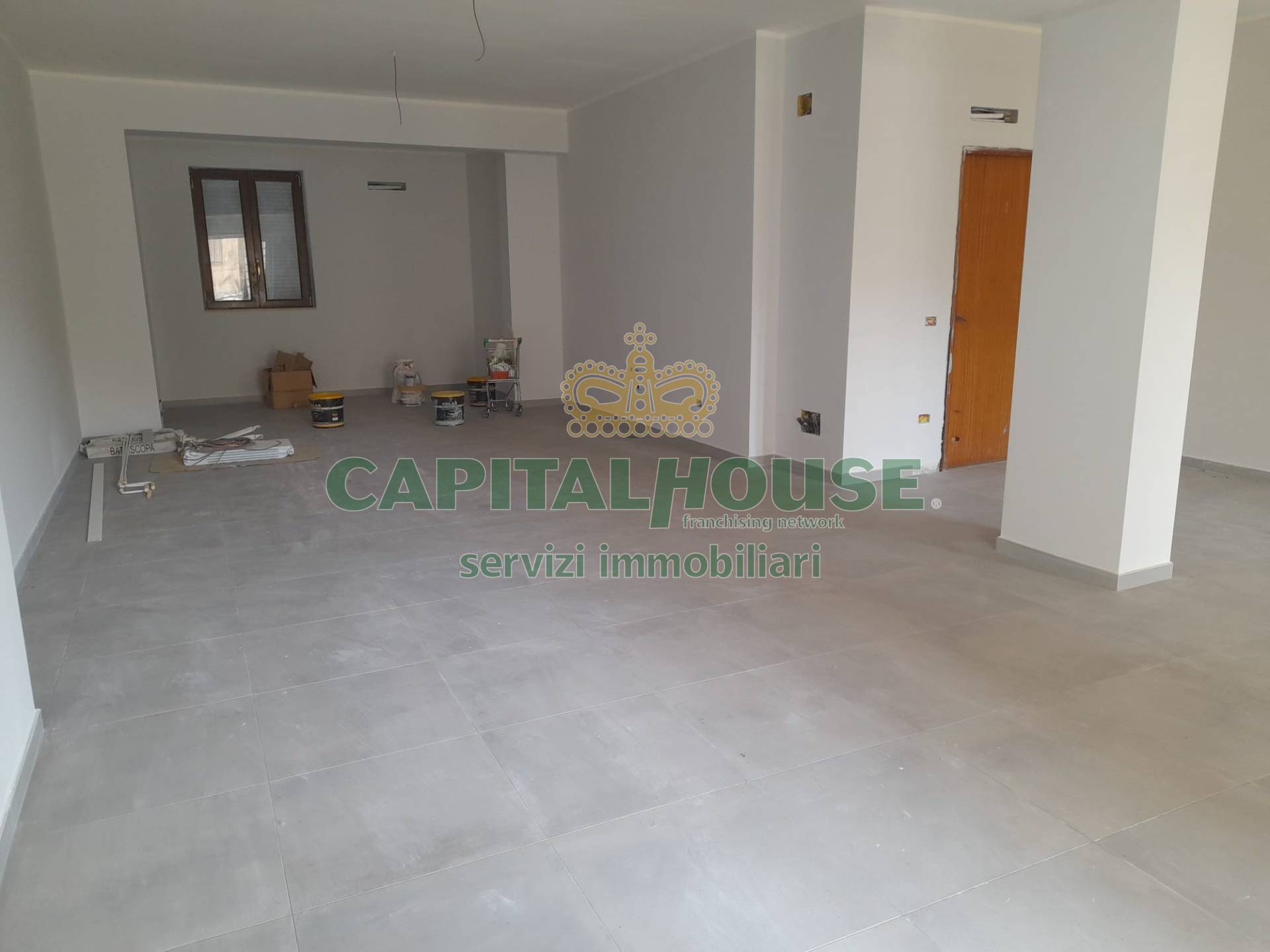 Commerciale in affitto a Caserta, Casola