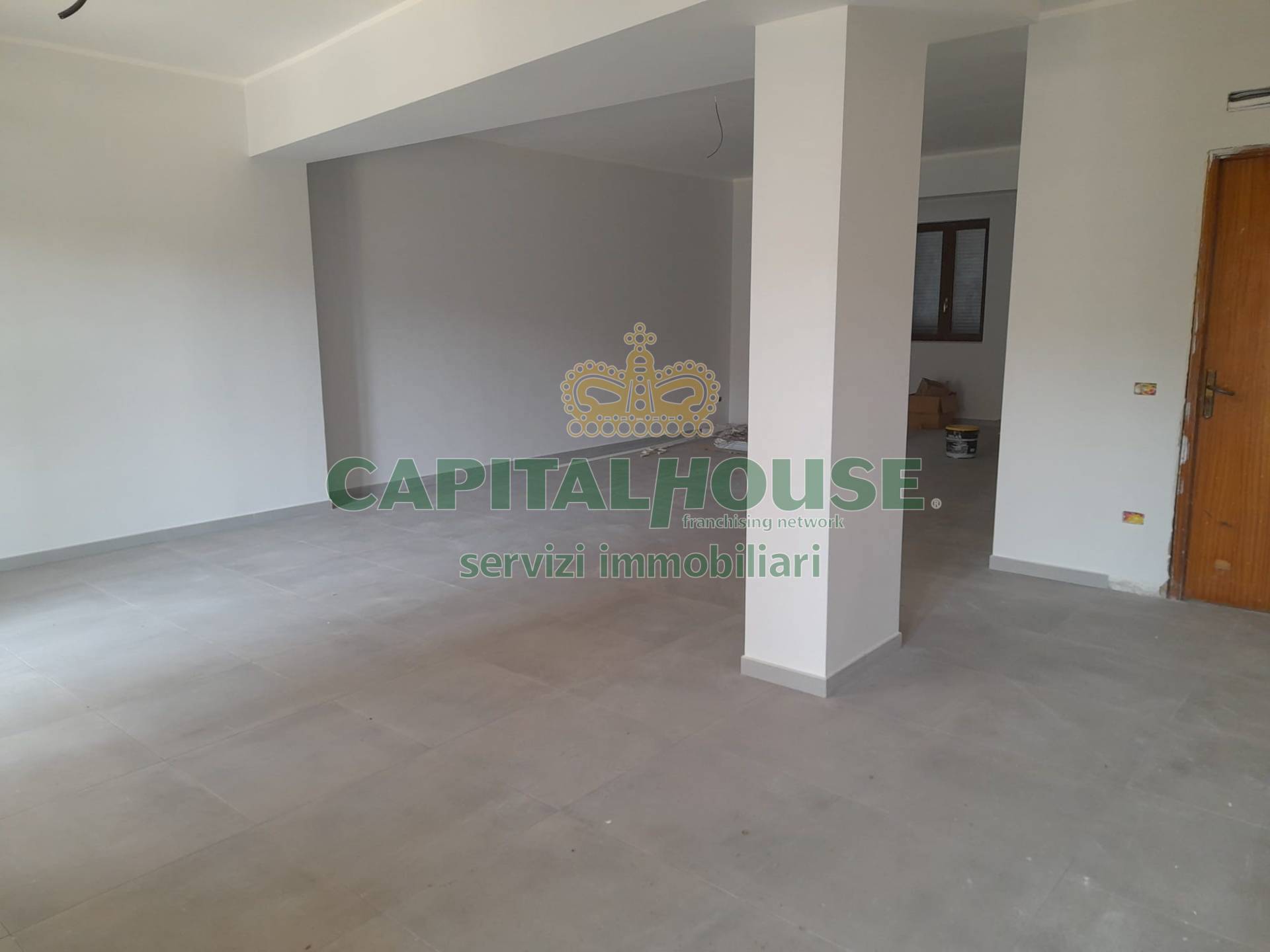 Commerciale in affitto a Caserta, Casola