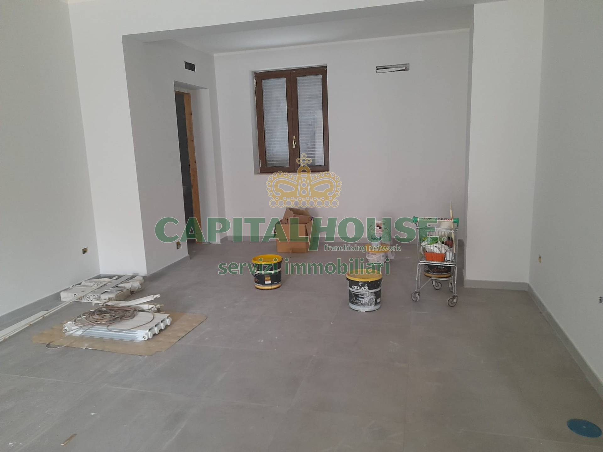 Commerciale in affitto a Caserta, Casola