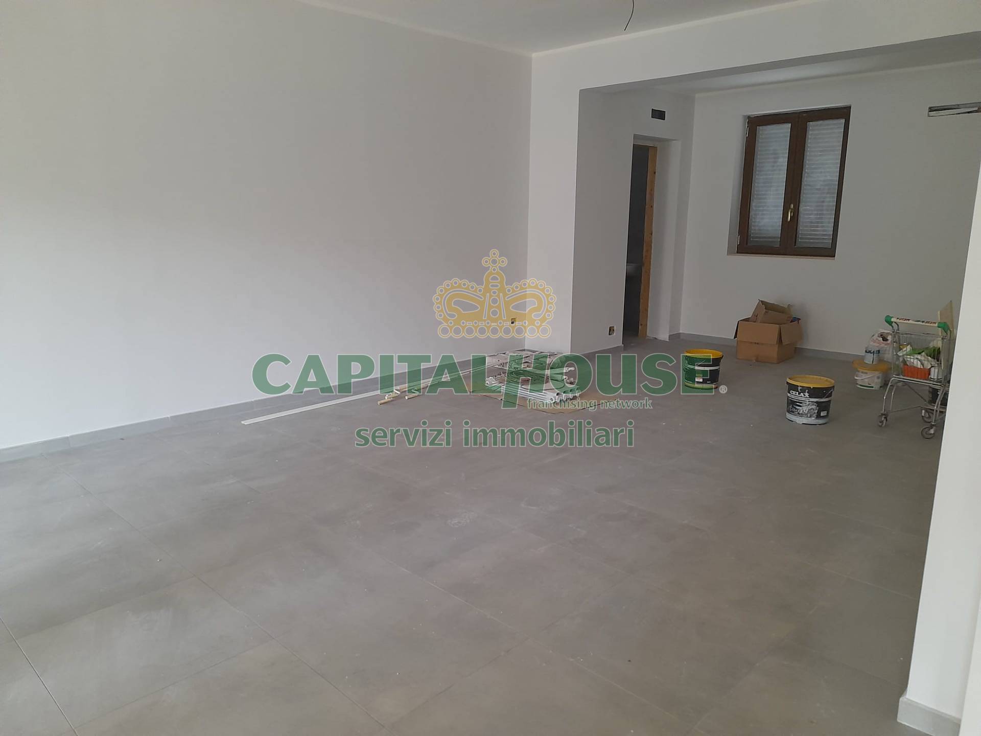 Commerciale in affitto a Caserta, Casola