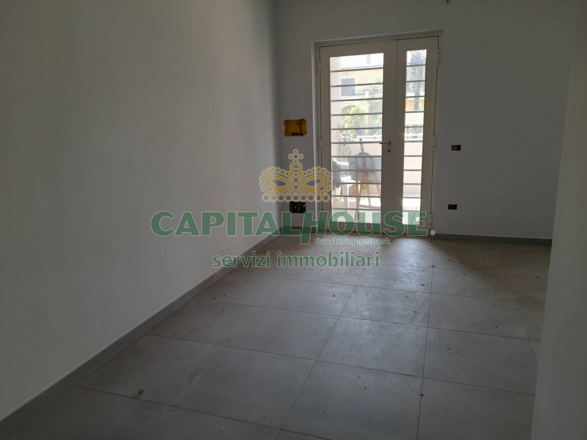 Commerciale in affitto a Caserta, Casola