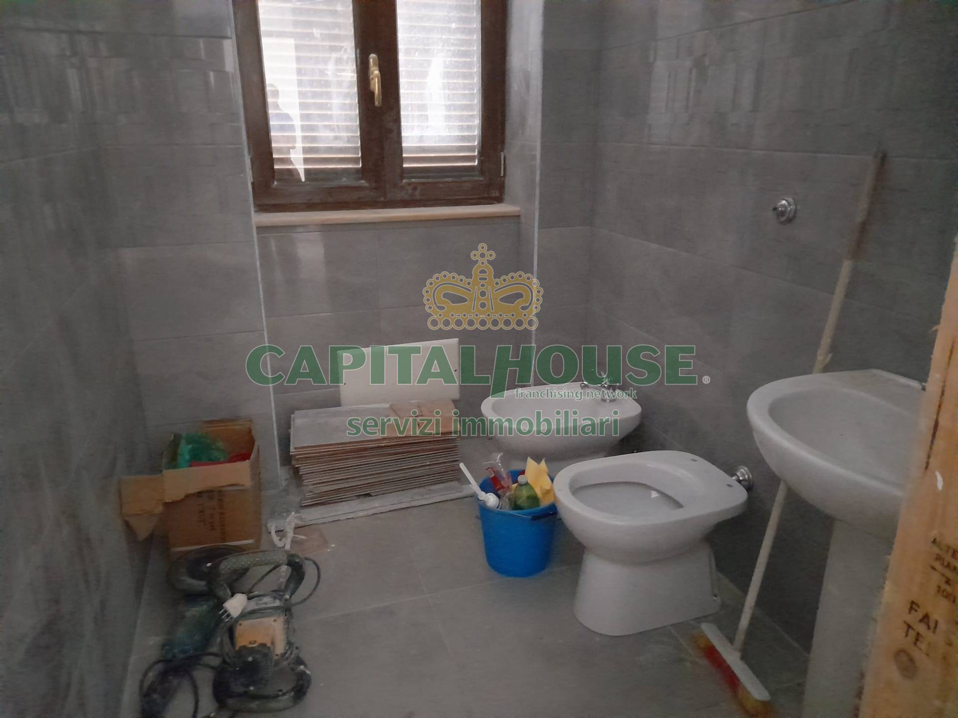 Commerciale in affitto a Caserta, Casola