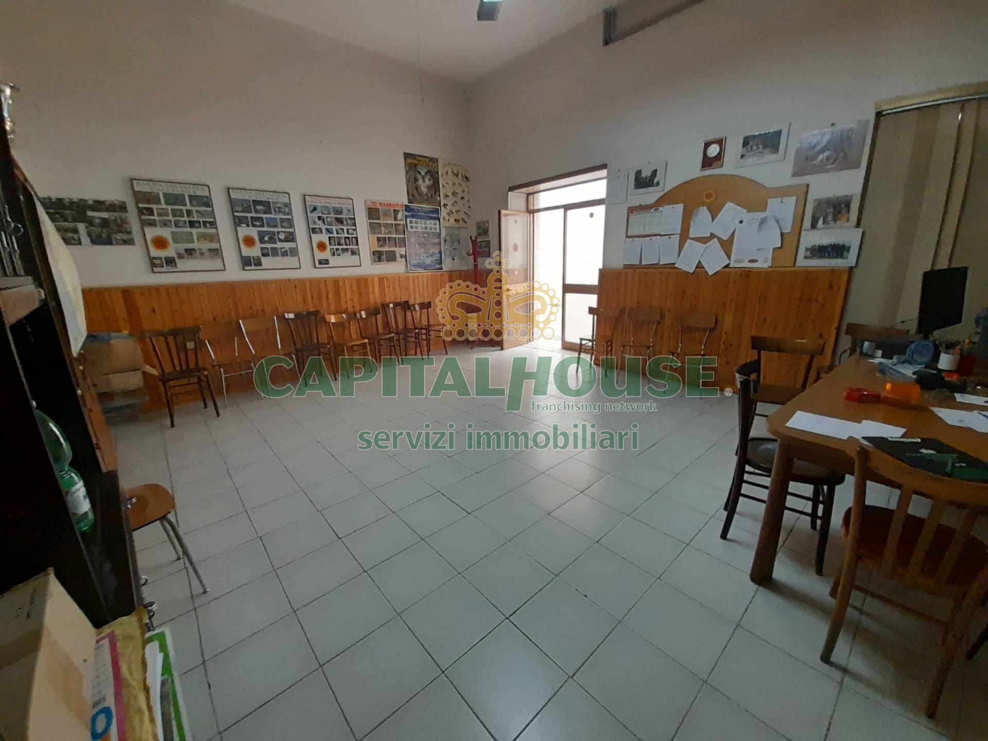 Commerciale in affitto a Caserta, Centro