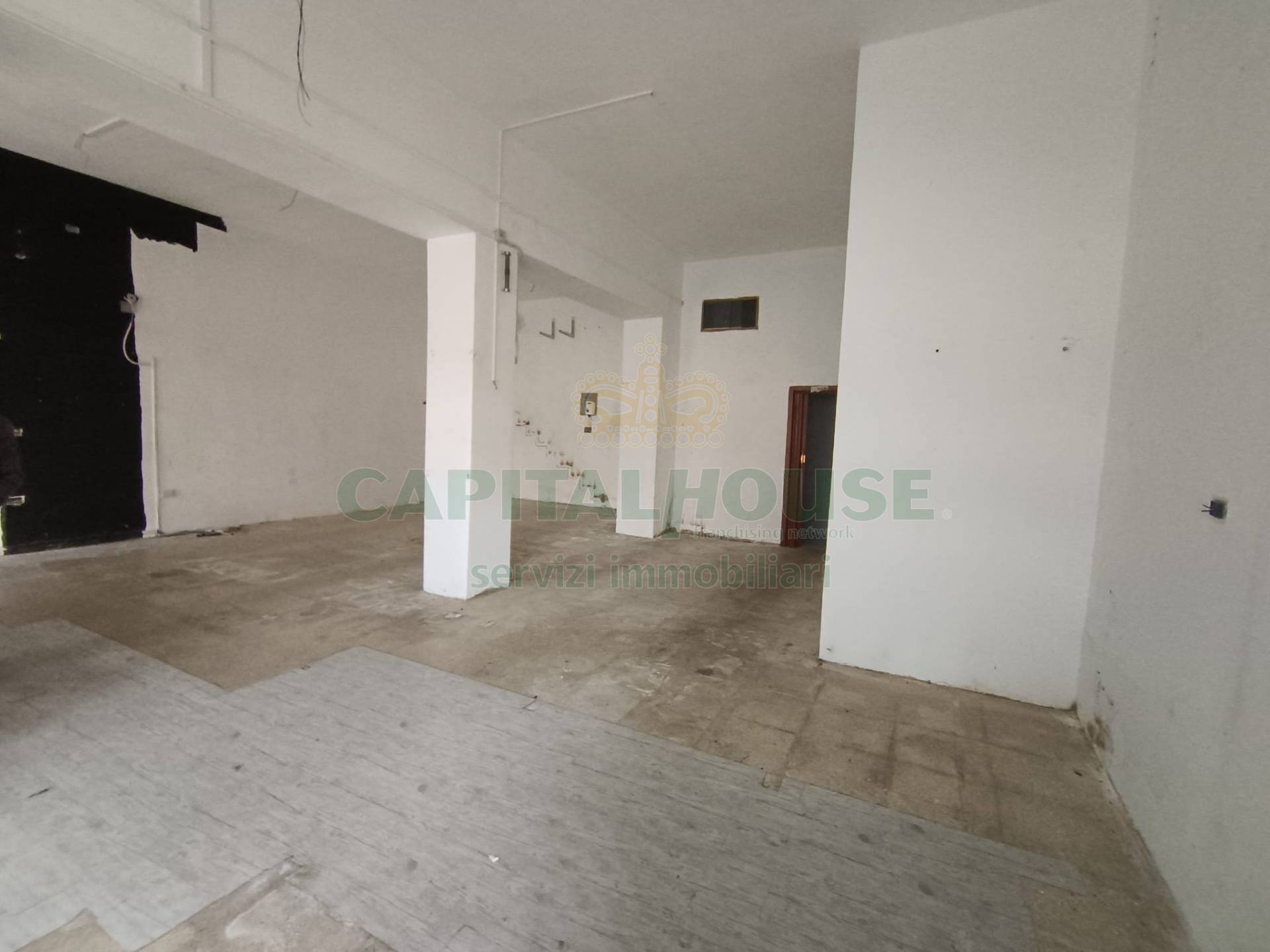 Commerciale in affitto a Caserta, Centro