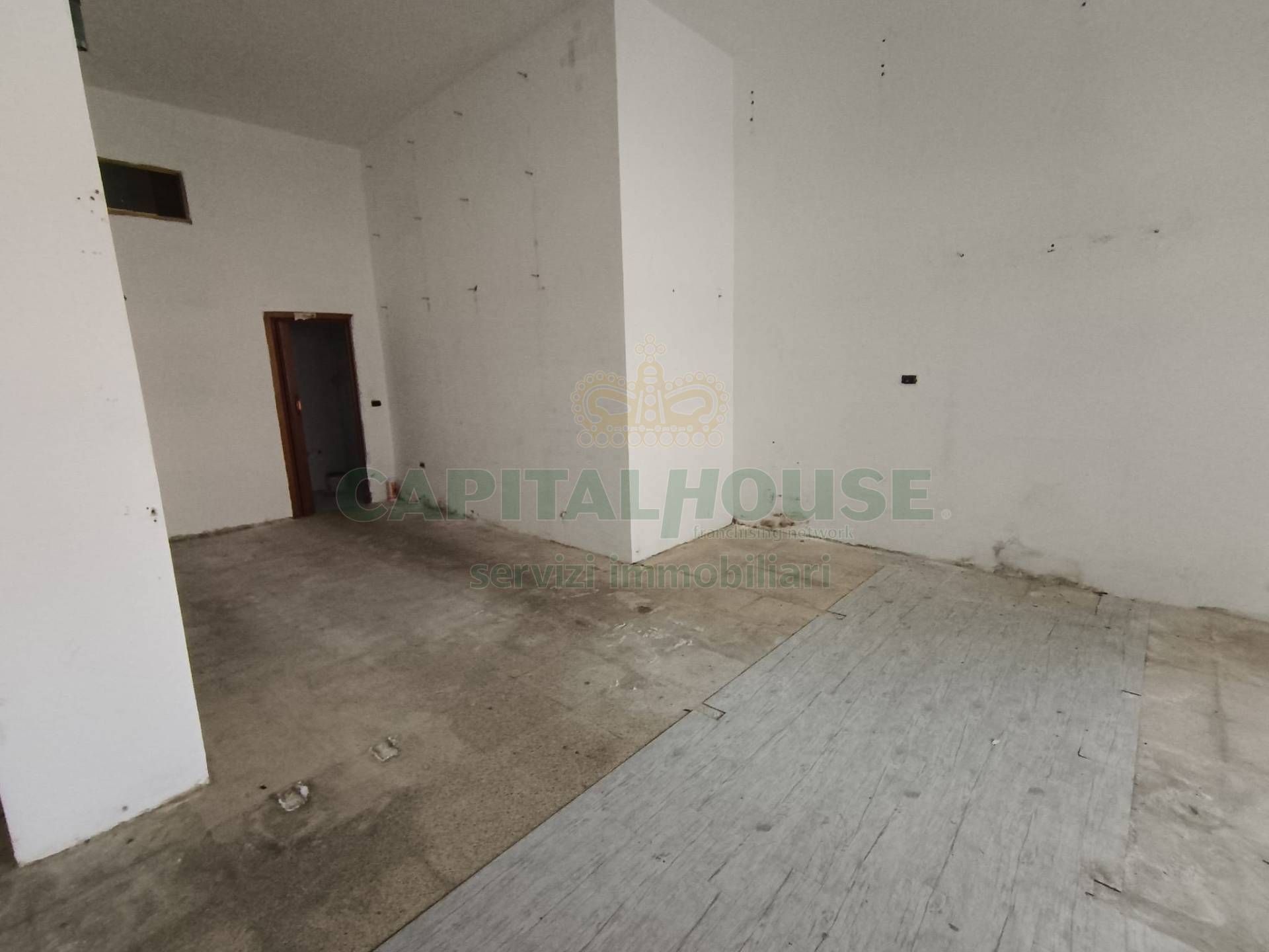 Commerciale in affitto a Caserta, Centro