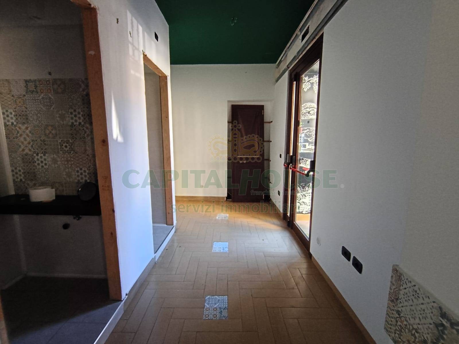 Commerciale in affitto a Castel Morrone