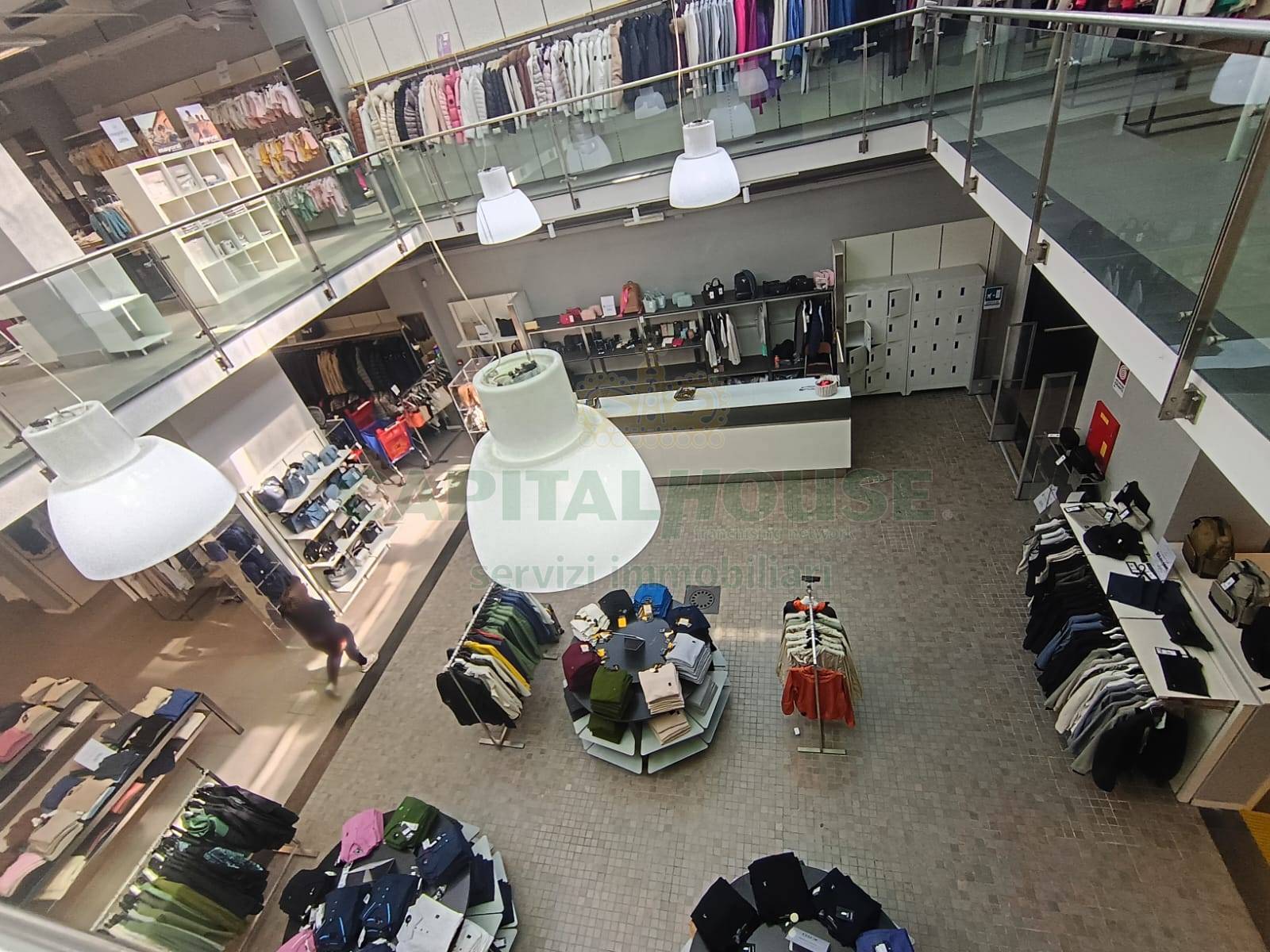 Commerciale in affitto a Casapulla