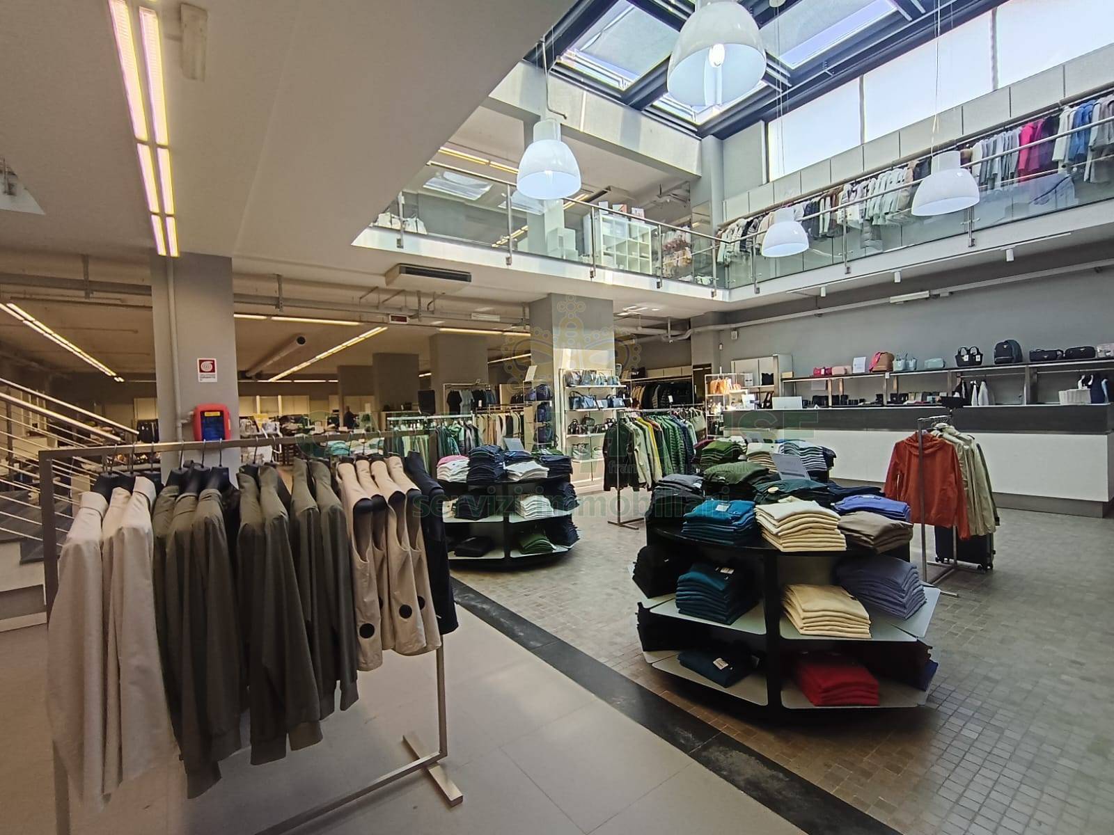 Commerciale in affitto a Casapulla