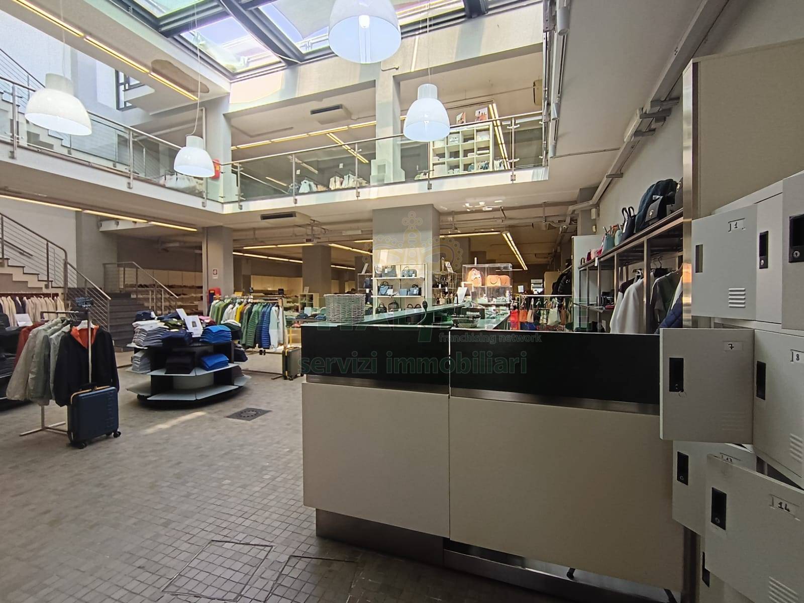 Commerciale in affitto a Casapulla