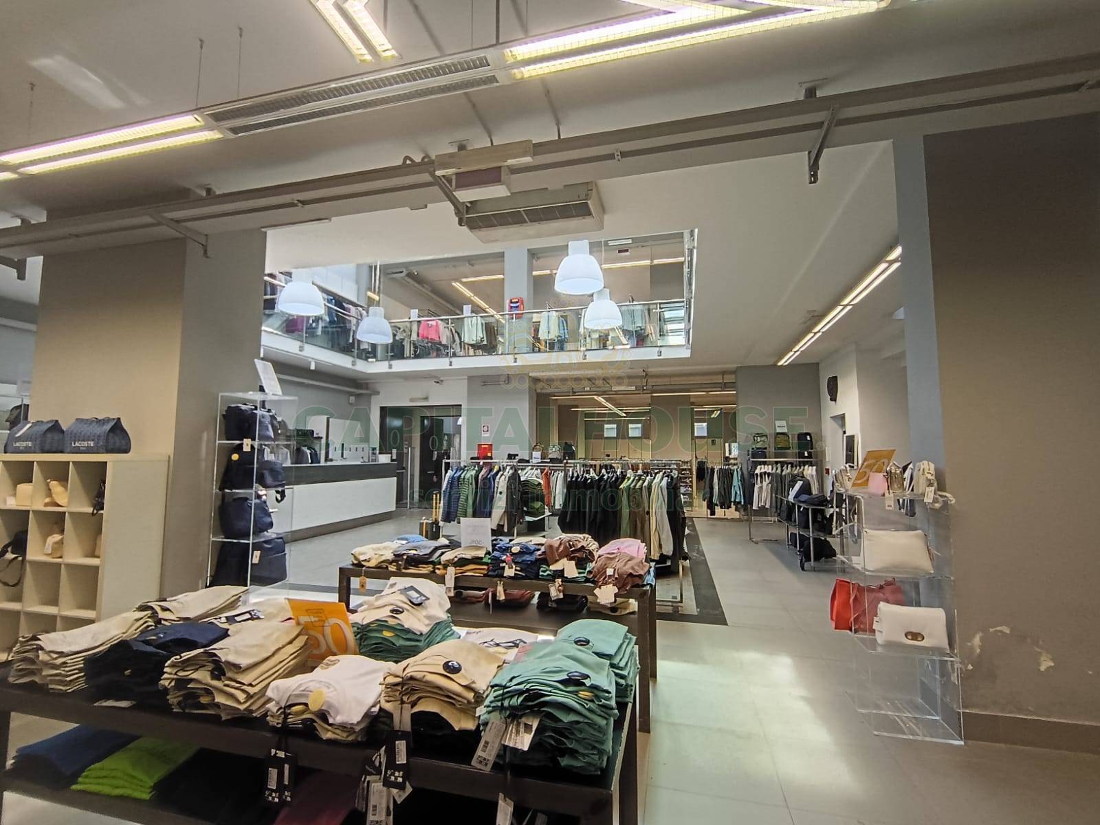 Commerciale in affitto a Casapulla