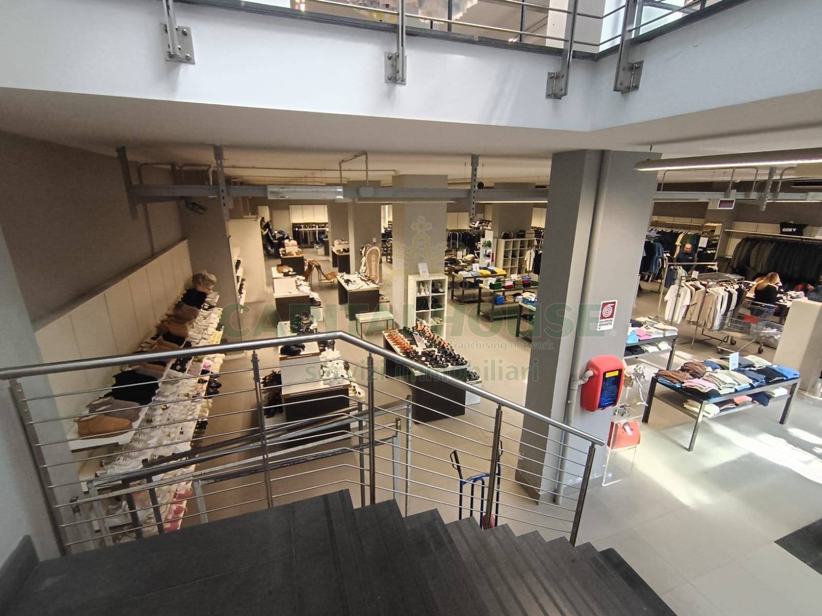 Commerciale in affitto a Casapulla