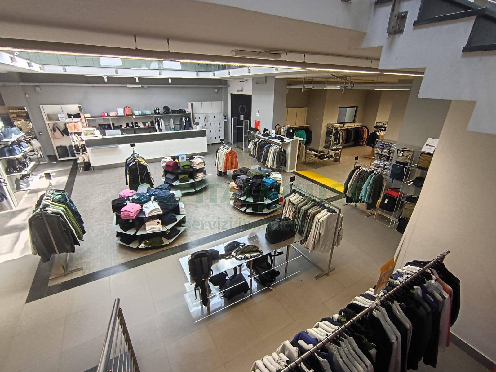 Commerciale in affitto a Casapulla