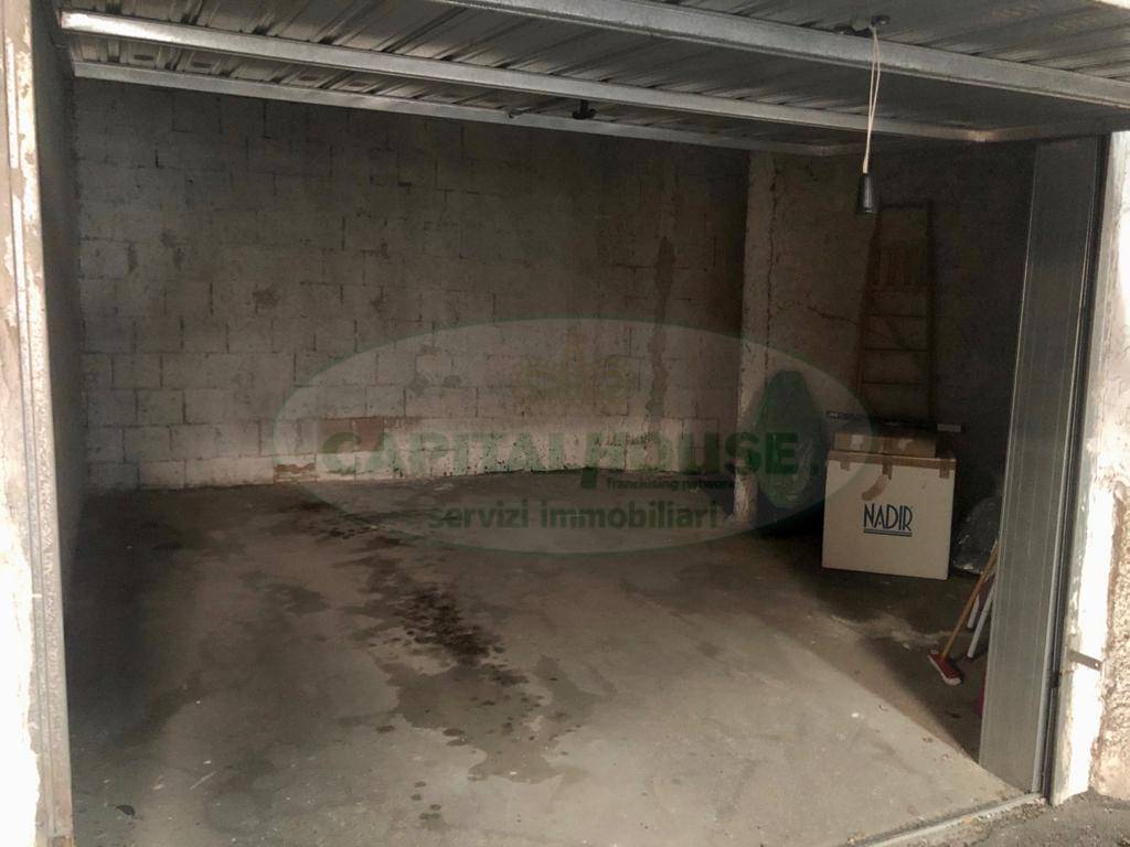 Box o garage in affitto a Caserta, Centro