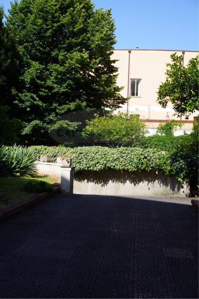 Box o garage in affitto a Caserta, Centro