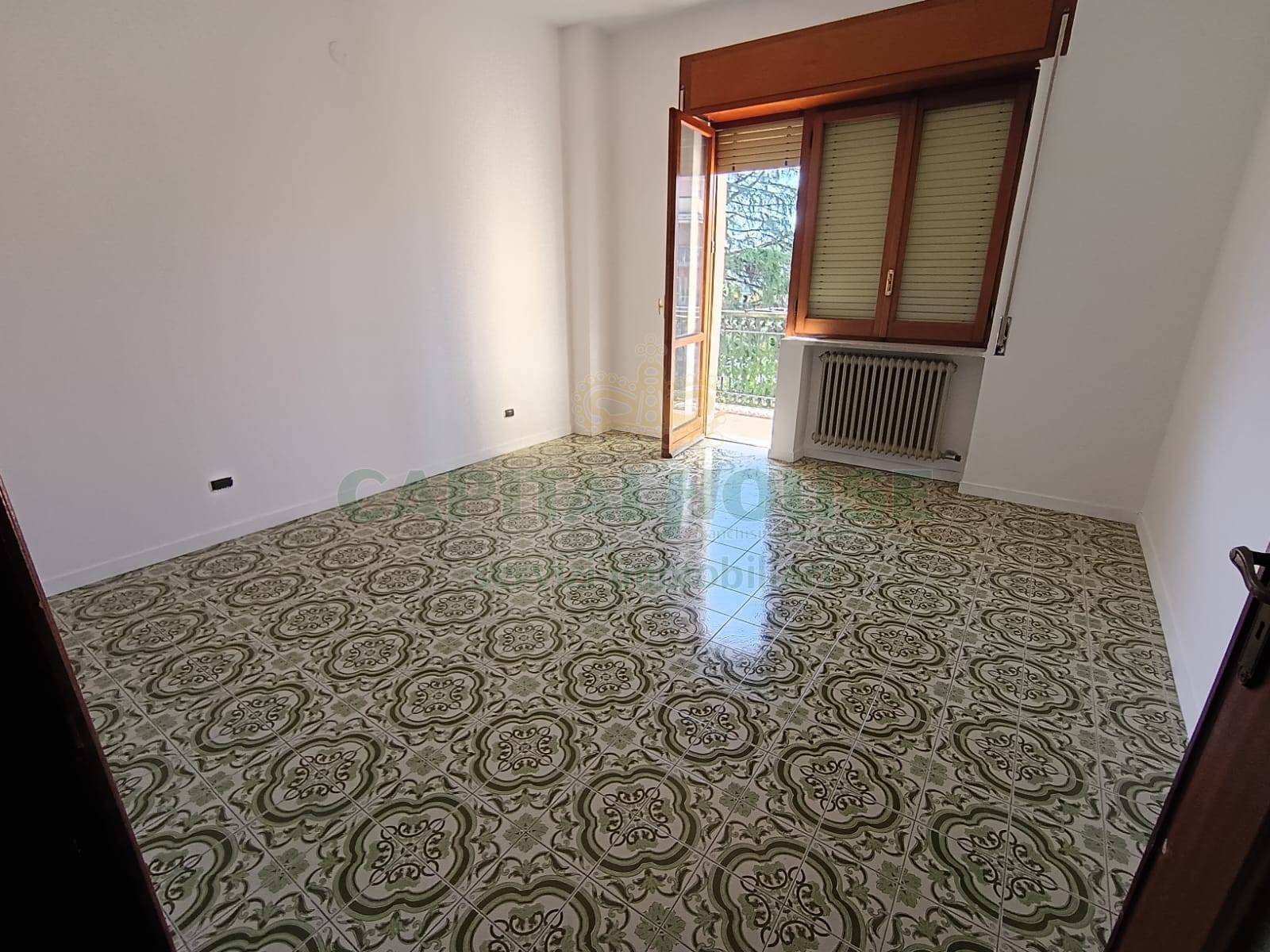 Trilocale in affitto a Caserta, Caserta 2 (Cerasola)