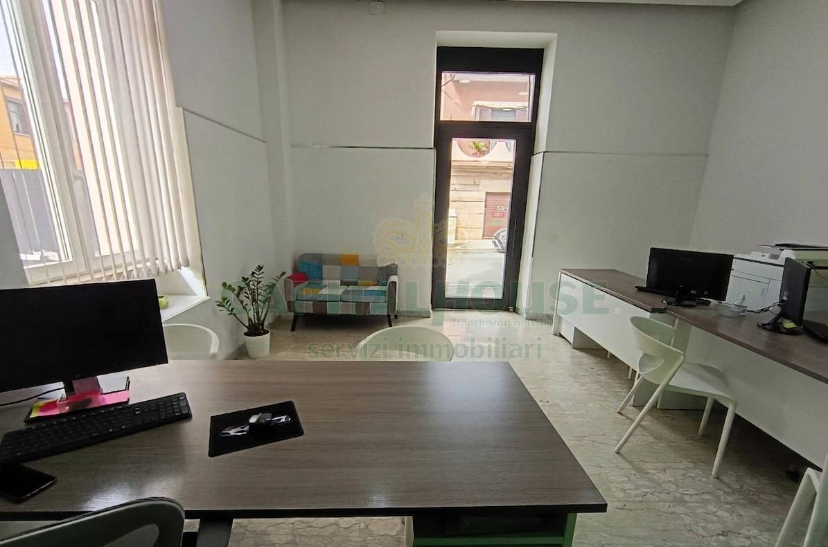 Commerciale in affitto a Caserta, Ospedale