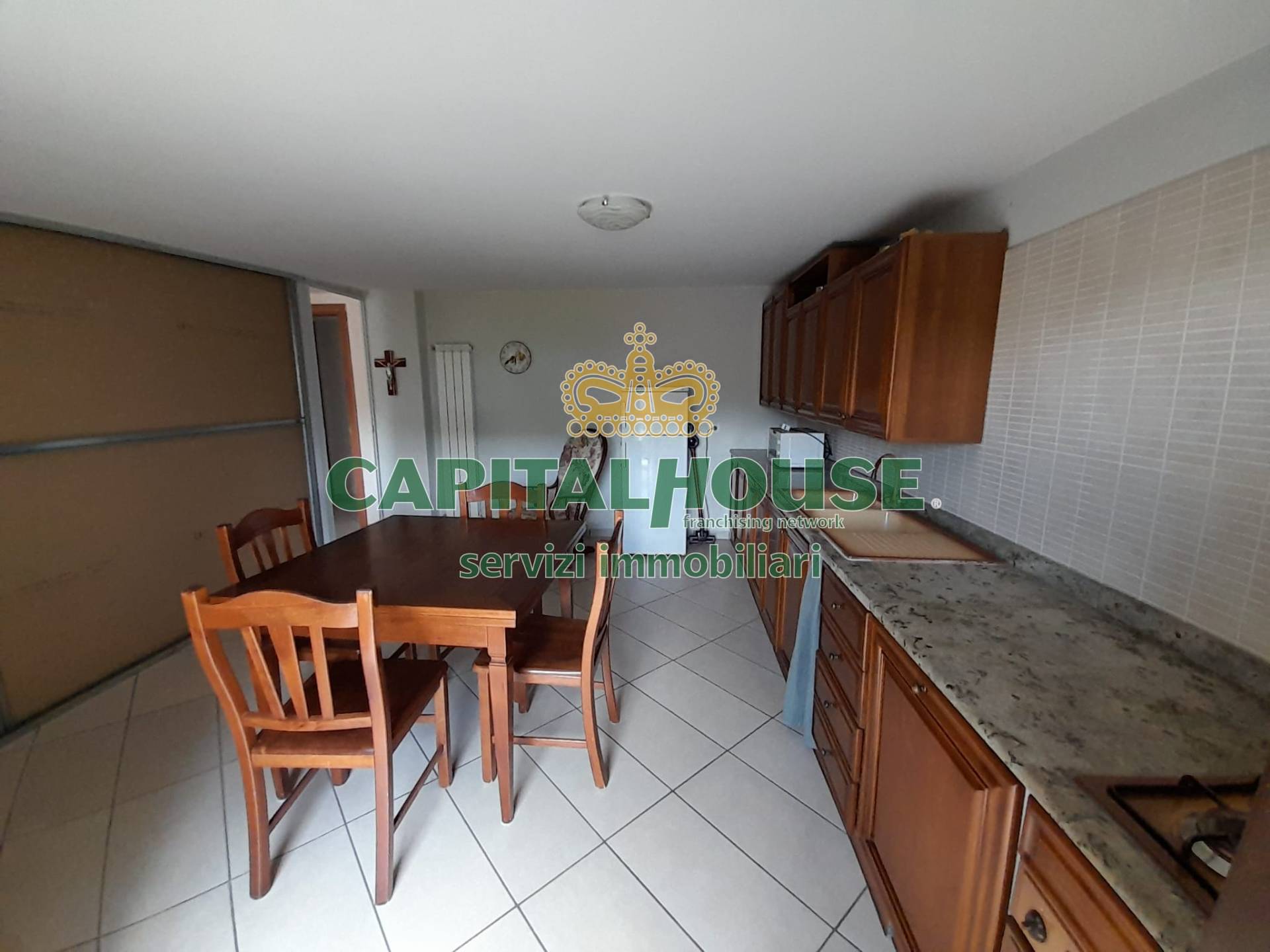 Appartamento in affitto a Castel Morrone, Castel Morrone