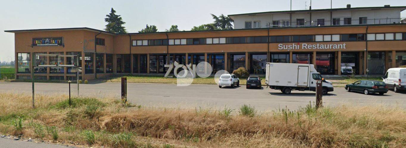 Locale commerciale in affitto a Spino d'Adda