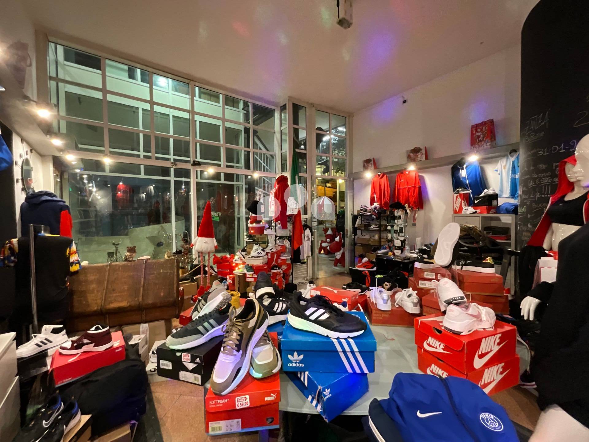 Negozio in vendita a Crema, Centro storico