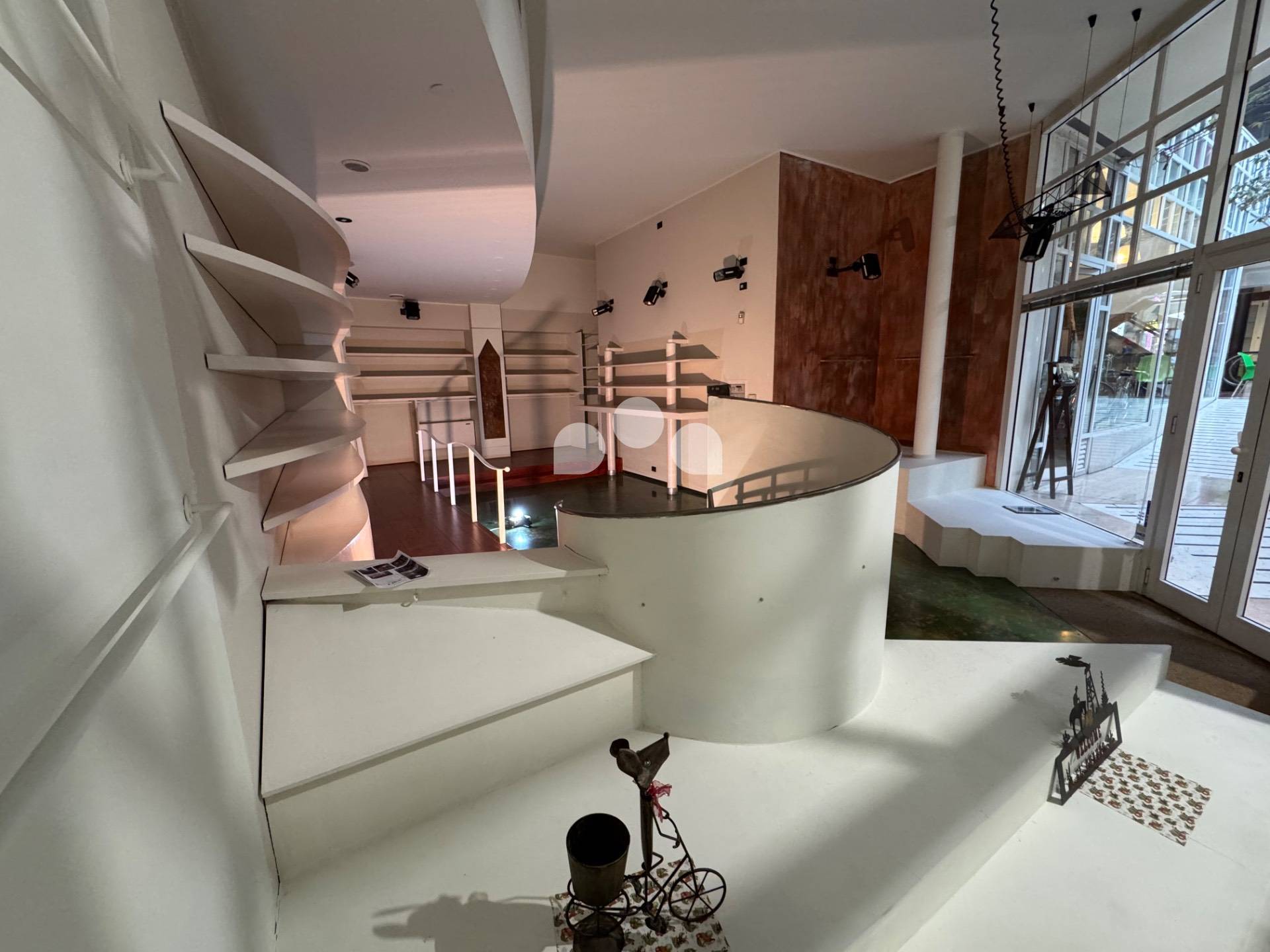 Negozio in vendita a Crema, Centro storico