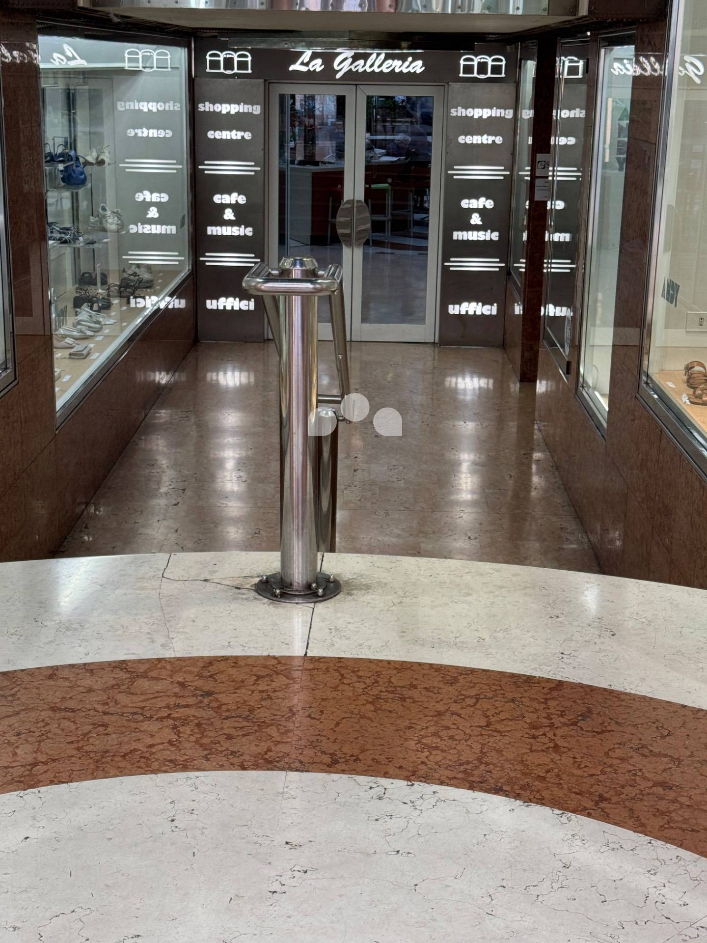 Negozio in vendita a Crema, Centro storico