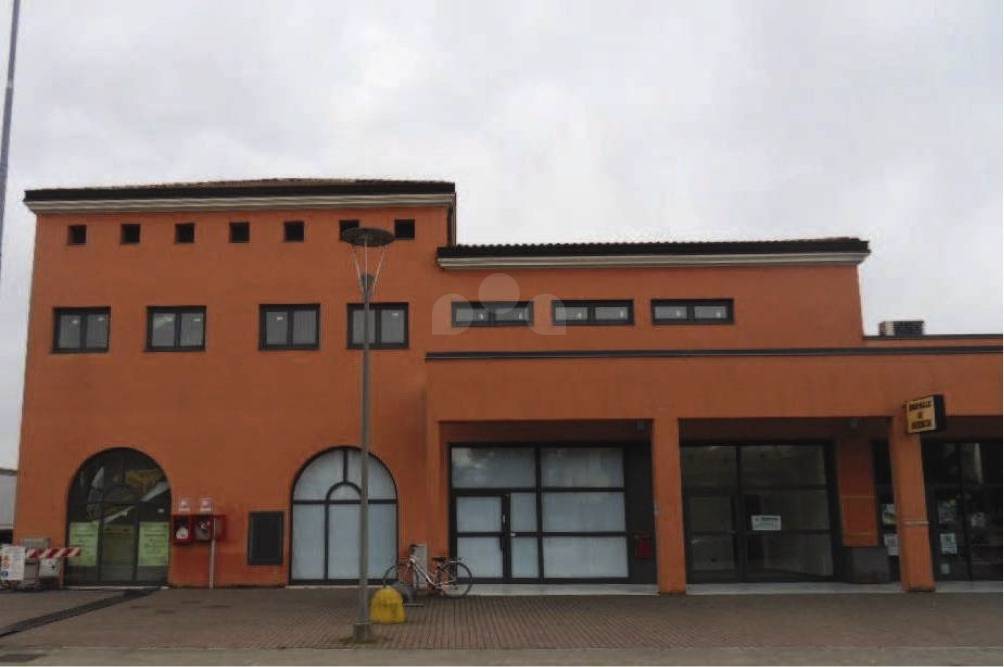 Locale commerciale in vendita a Verolanuova