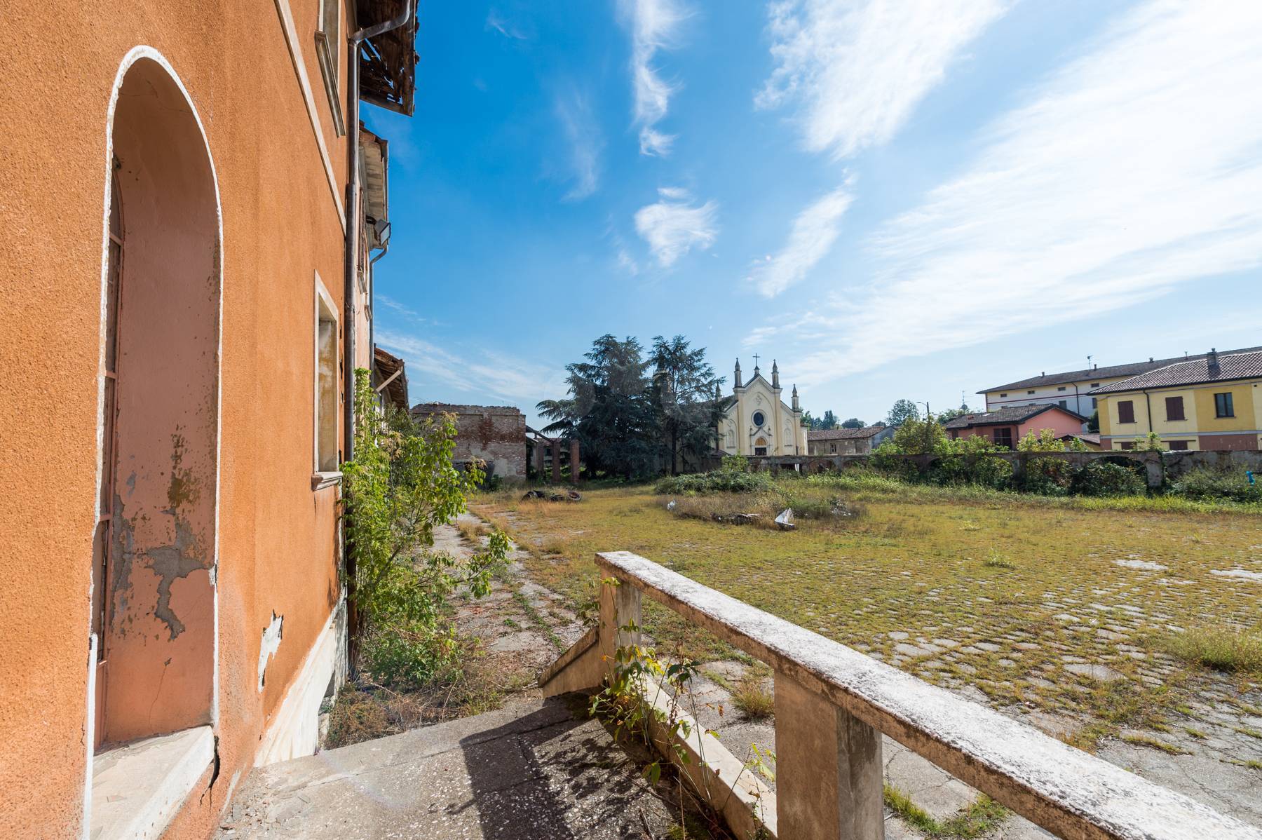 Cascina a corte con casa padronale e rustici in centro in vendita a Cremona