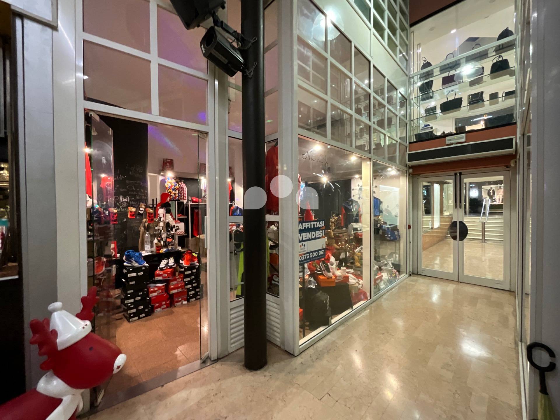 Negozio in vendita a Crema, Centro storico