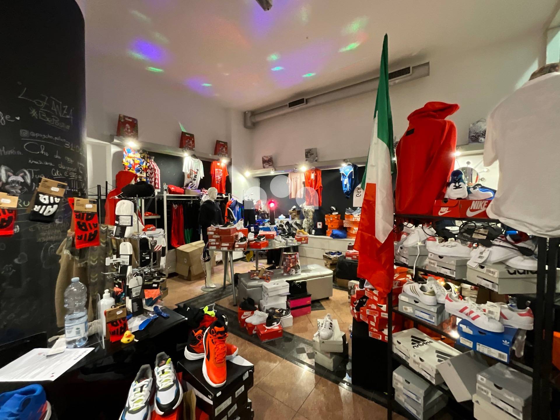 Negozio in affitto a Crema, Centro storico