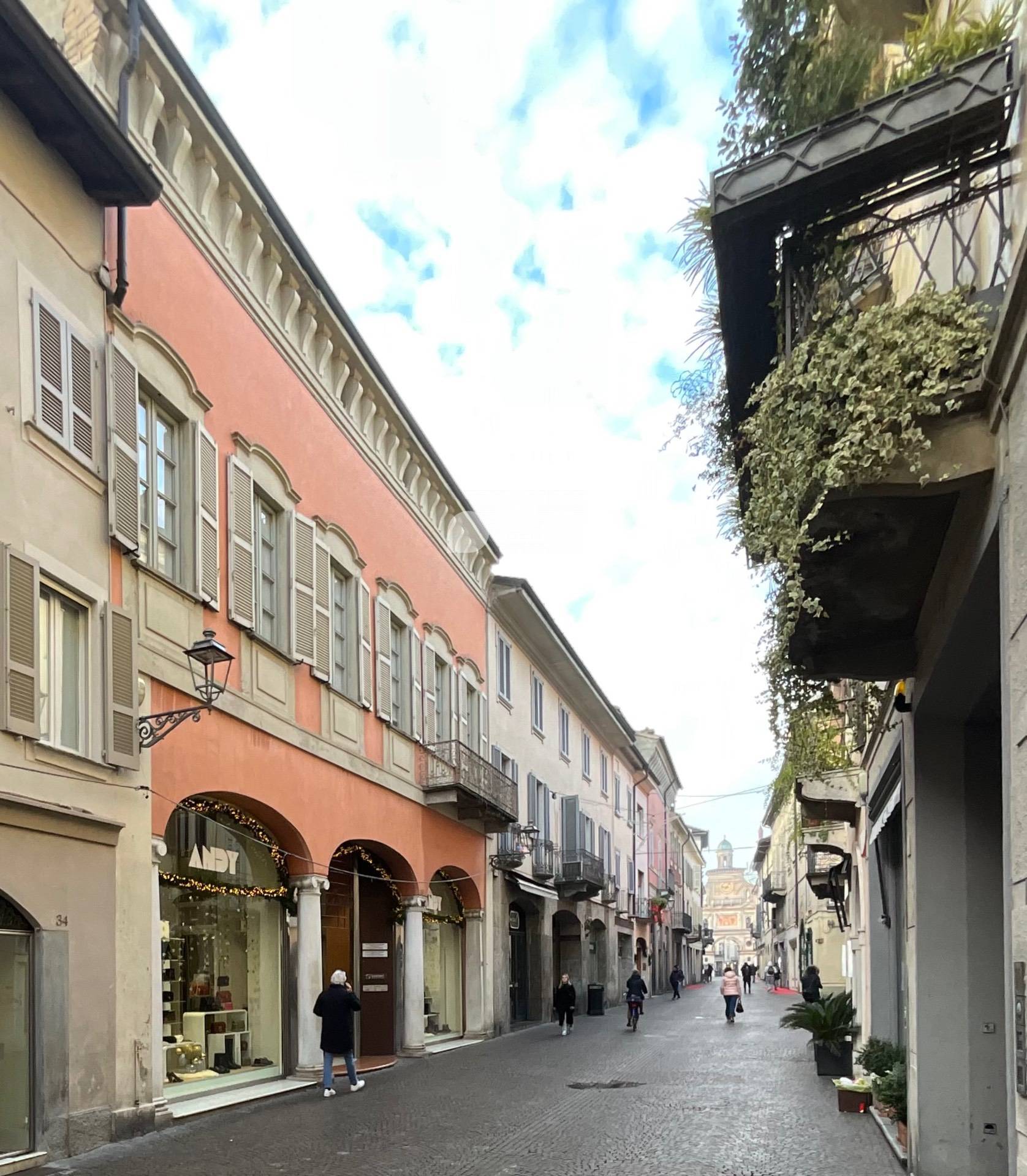 Negozio in affitto a Crema, Centro storico