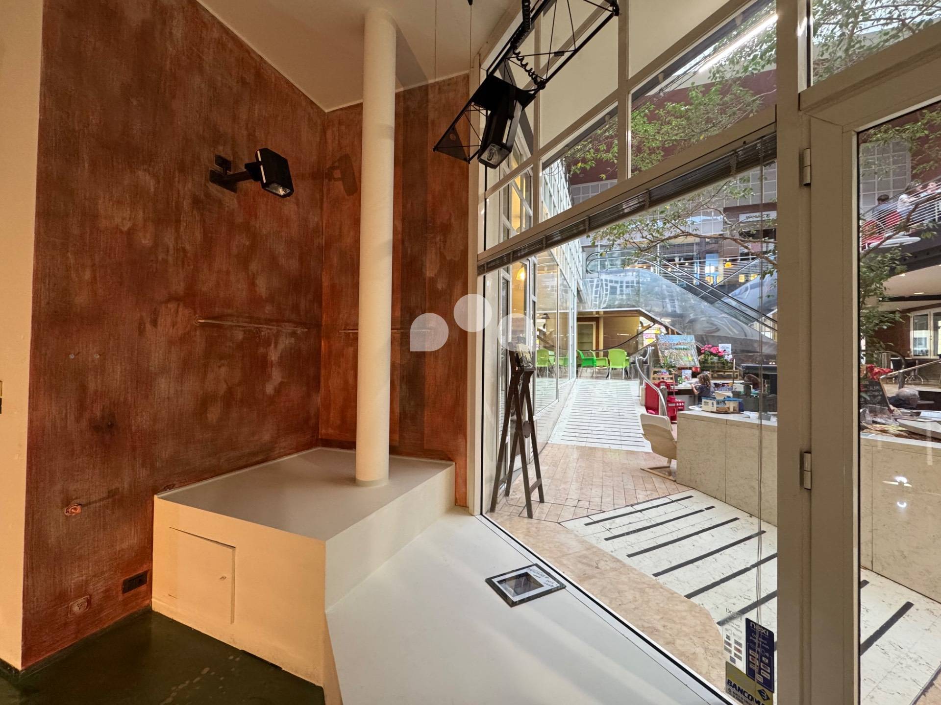 Negozio in vendita a Crema, Centro storico