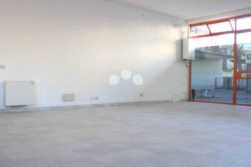 Negozio in affitto a Crema